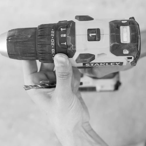 Perceuse-visseuse à Percussion 18V Stanley Fatmax FMC627D2 + 2 Batteries 2 Ah + Chargeur + Coffret 6 Perceuse-visseuse à Percussion 18V Stanley Fatmax FMC627D2 + 2 Batteries 2 Ah + Chargeur + Coffret – Image 4